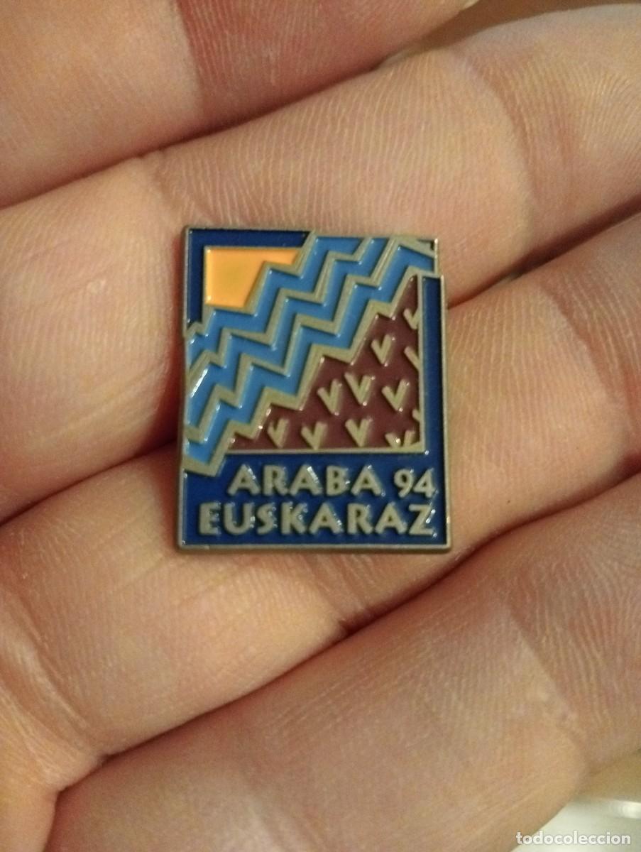Pin's de collection: PINS POL&Iacute;TICA PAIS VASCO EUSKADI ARABA 94 EUSKARAZ