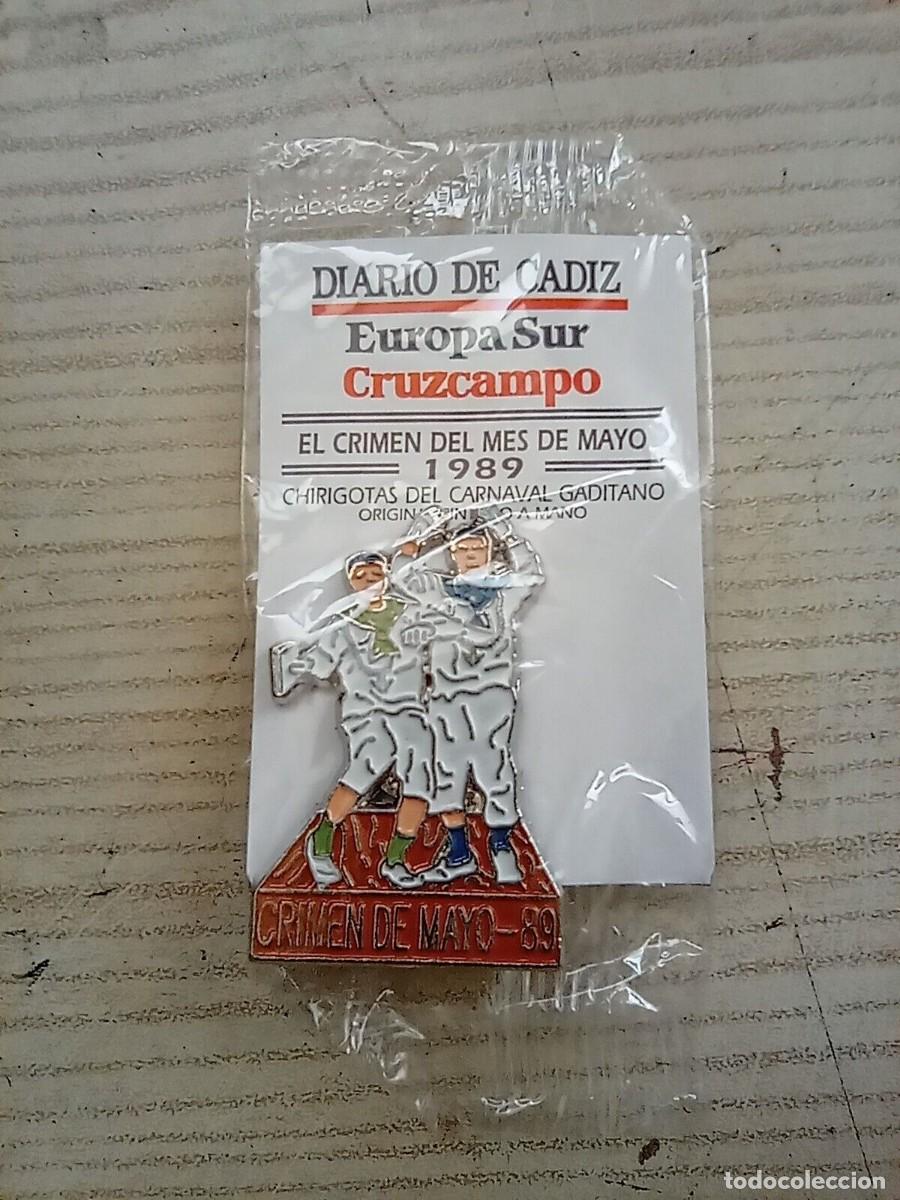 Pins de colecci&oacute;n: Pin Chirigota El Crimen Del Mes De Mayo - 1989 - Carnaval De Cadiz - Precintado