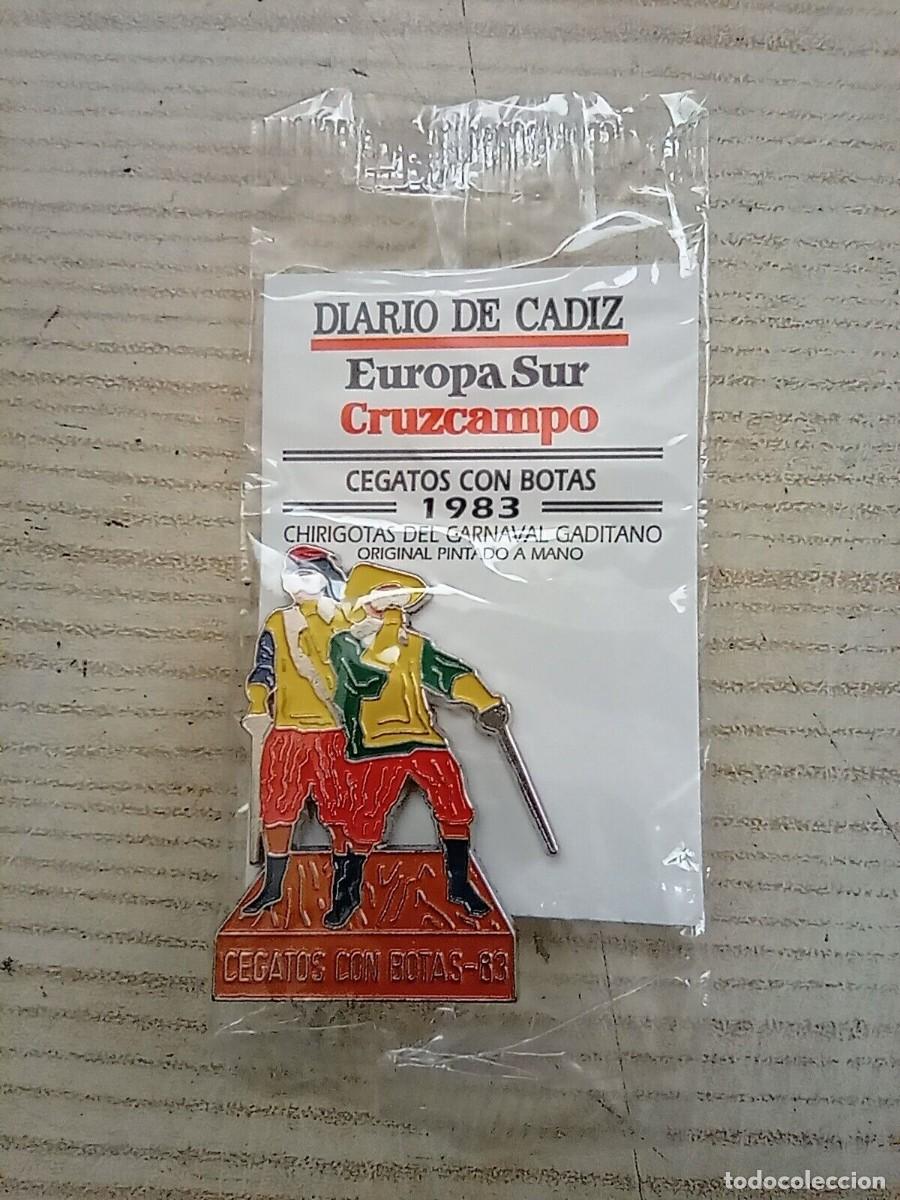 Pins de colecci&oacute;n: Pin Chirigota Los Cegatos Con Botas - 1983 - Carnaval De Cadiz - Precintado