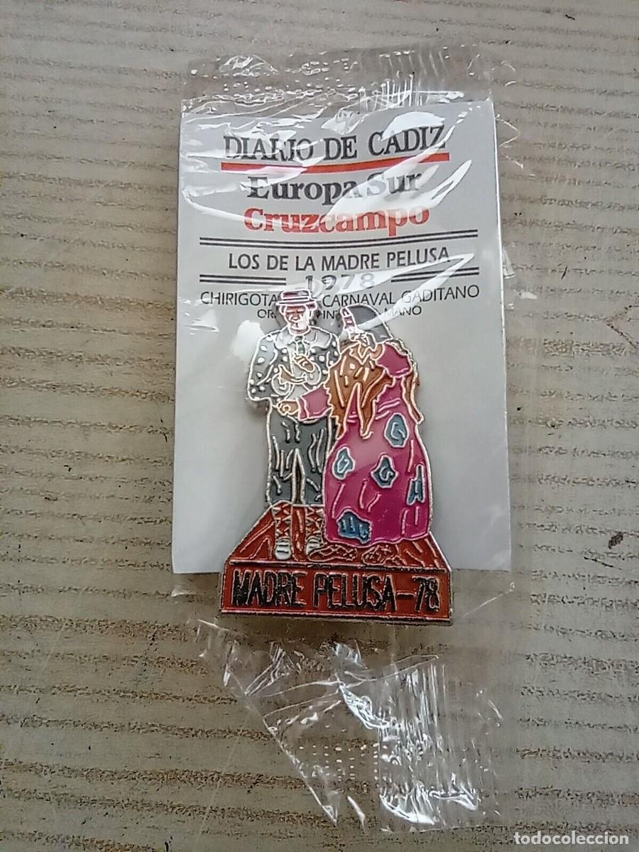 Pins de colecci&oacute;n: Pin Chirigota Los De La Madre Pelusa - 1978 - Carnaval De Cadiz - Precintado