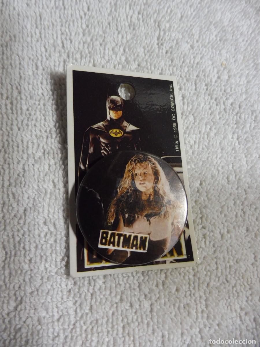 Pins de colecci&oacute;n: Chapa de alfiler en blister original de Batman Vicky Vale, 1989 DC Comics