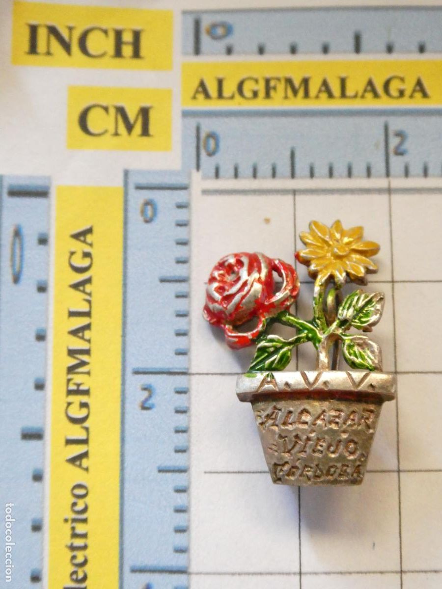 Pins de colecci&oacute;n: ANTIGUA INSIGNIA BROCHE. TURISMO. MACETERO MACETA FLORES ALC&Aacute;ZAR VIEJO C&Oacute;RDOBA PATIOS. NO PIN
