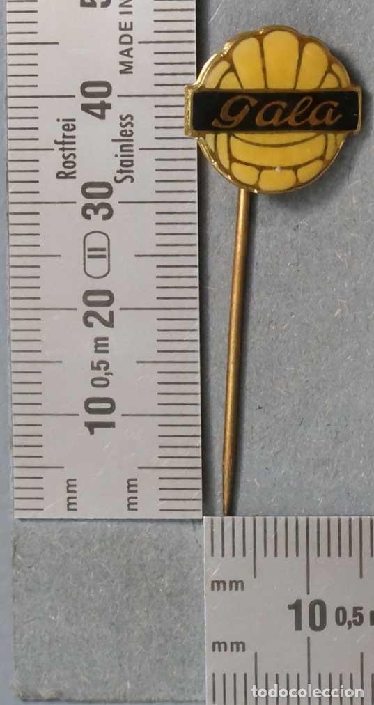 Collection pins: PIN. BALON FUTBOL GALA