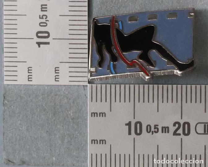 Pin's de collection: PIN. SALTO DE ALTURA