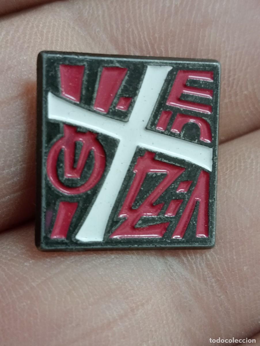 Pin's de collection: PINS POL&Iacute;TICO PAIS VASCO CAMPA&Ntilde;A CONTRA LA VIOLENCIA OBISPADO VITORIA &Aacute;LAVA