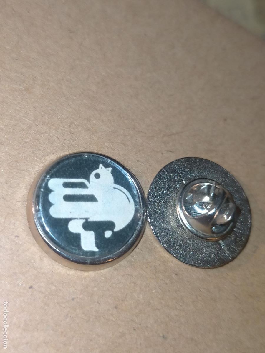 Collection pins: PIN REDONDO METAL - RADIO O TELEVISION TV EUSKAL