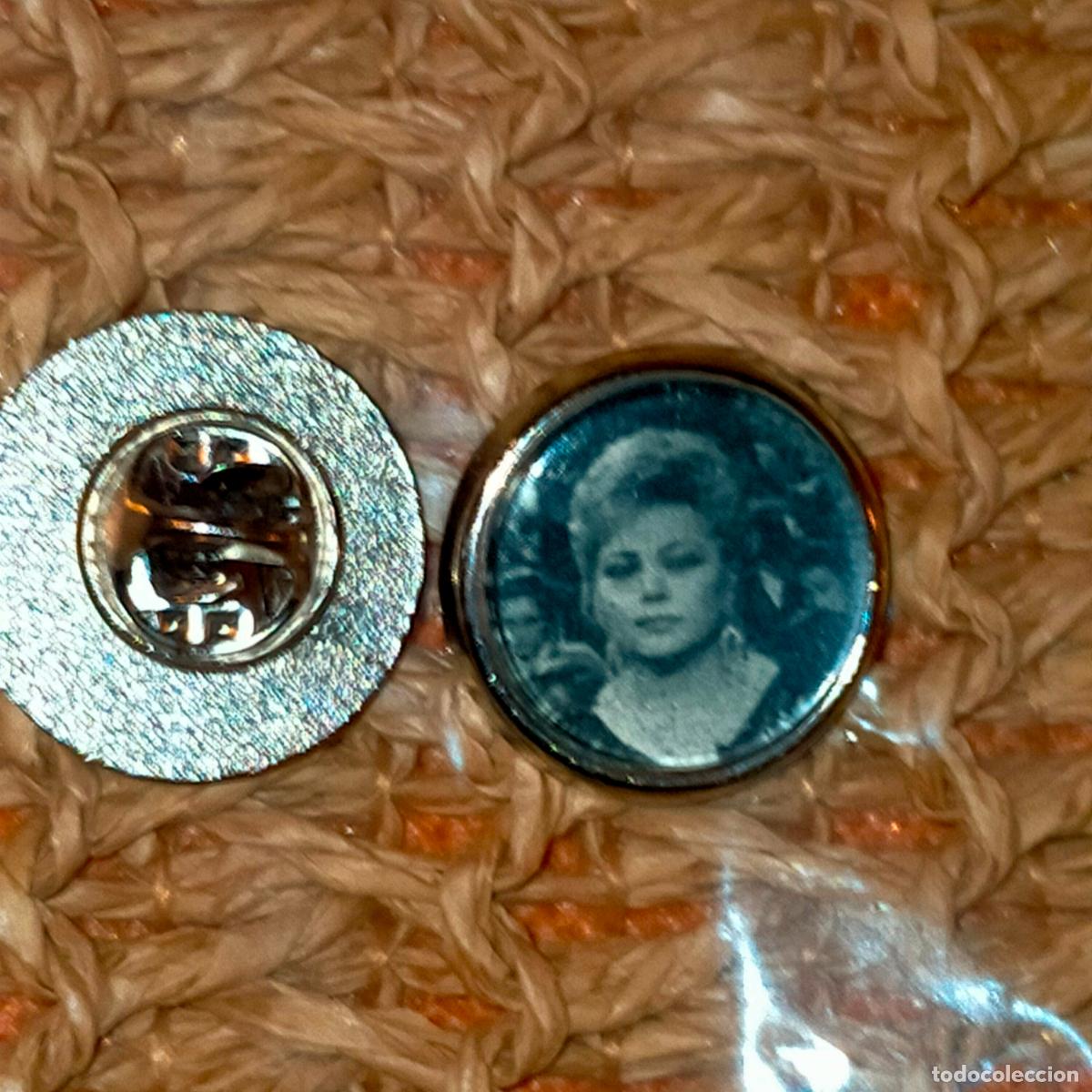 Sammlung von Pins: PIN REDONDO METAL - programa concurso un dos tres Mayra G&oacute;mez Ken 1 2 3