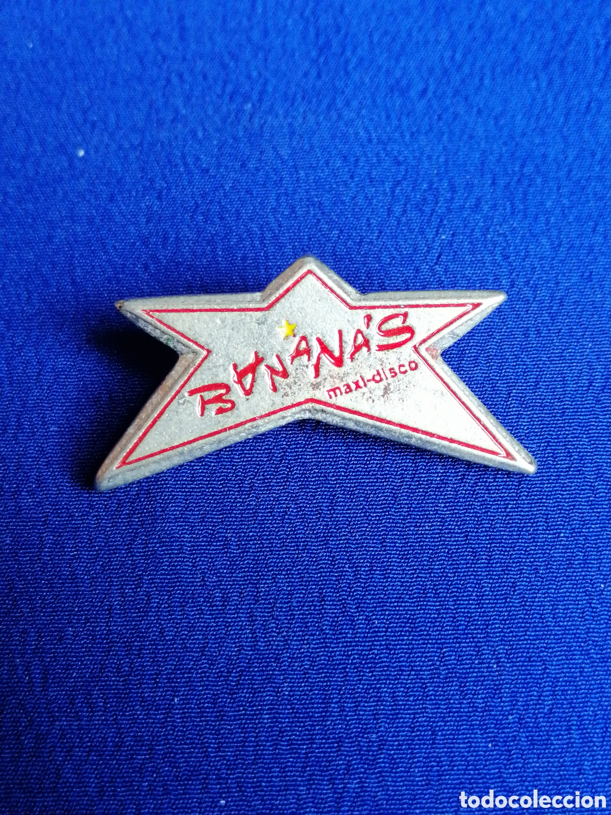 Sammlung von Pins: DISCOTECA BANANAS MAXI DISCO MOVIDA VALENCIANA PIN