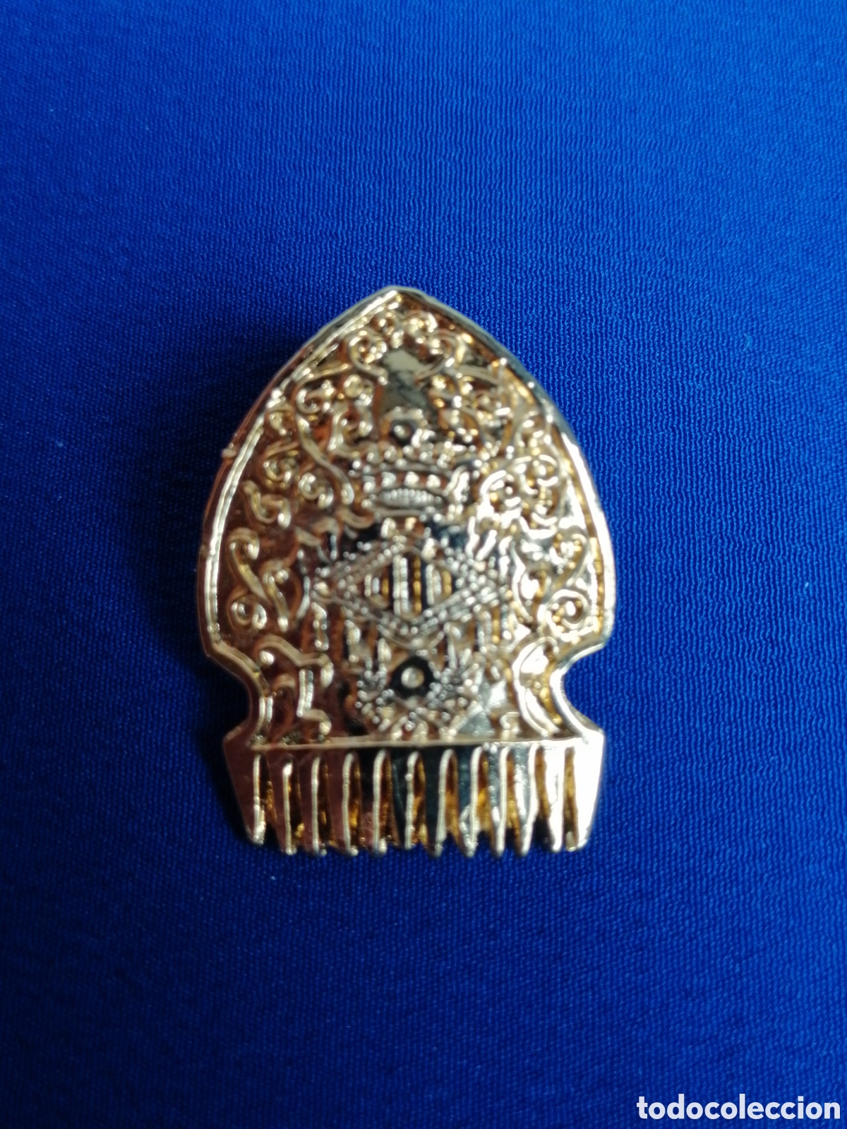Pins de colecci&oacute;n: FALLA CONVENTO JERUSAL&Eacute;N MATEM&Aacute;TICO MARZAL N&Uacute;MERO 12 DE COMISION CORTE DE HONOR ADULTA DORADA PIN