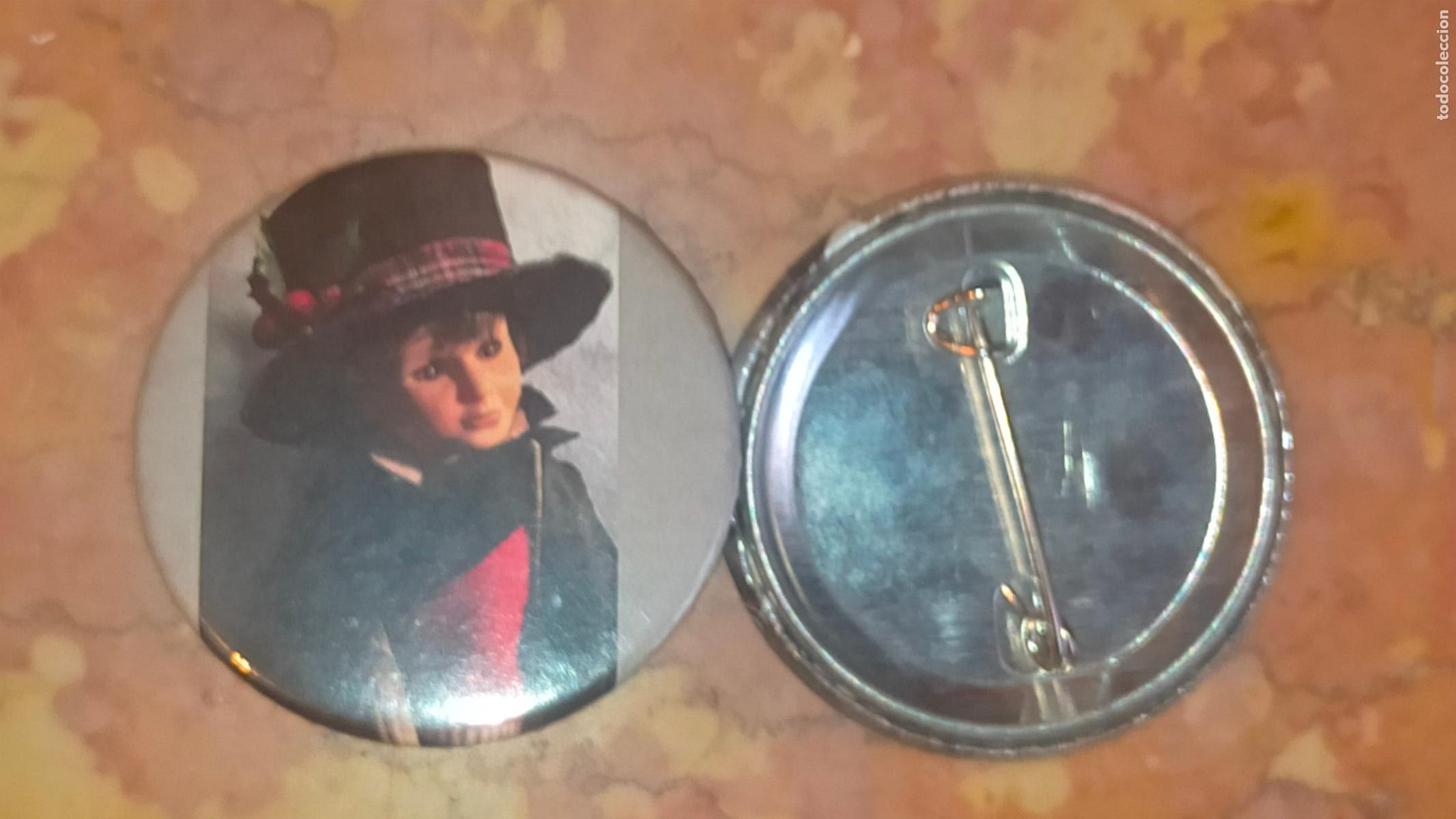 Pins de colecci&oacute;n: CHAPA DE ALFILER CON MU&Ntilde;ECA O NANCY . - Foto 1