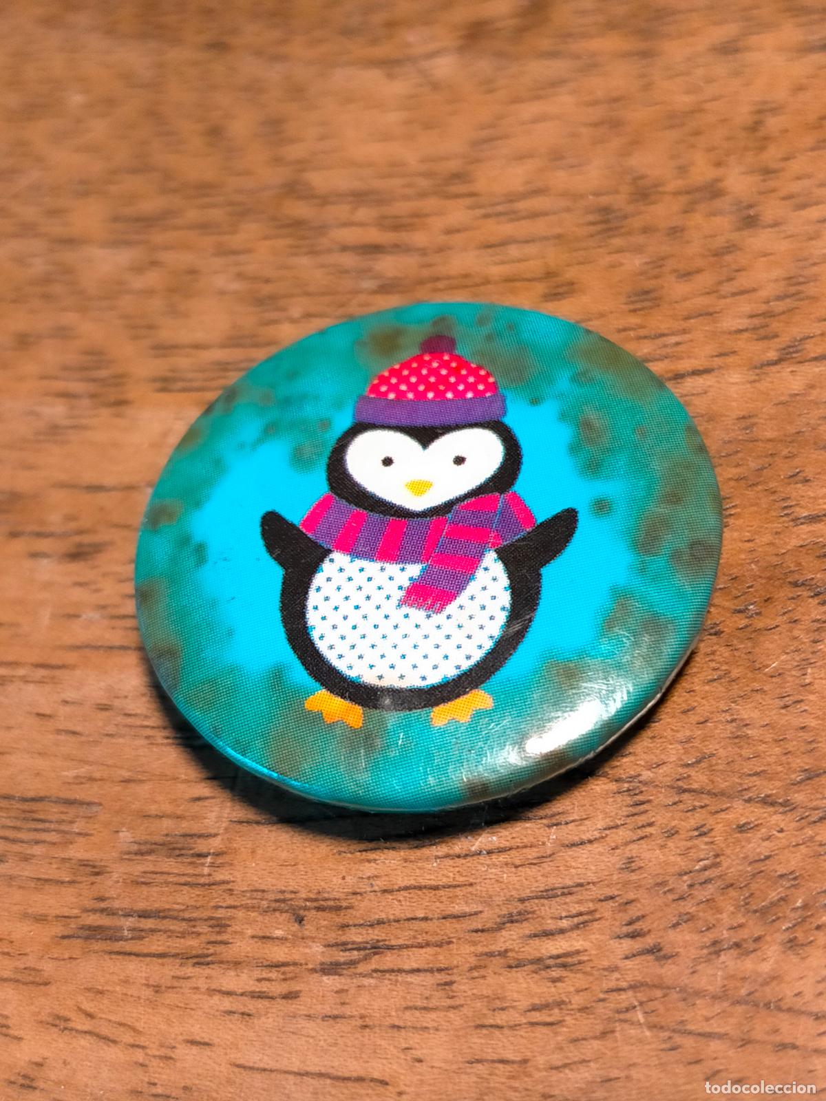 Pins de colecci&oacute;n: Pin azul verde de ping&uuml;ino con gorro y bufanda - Foto 1