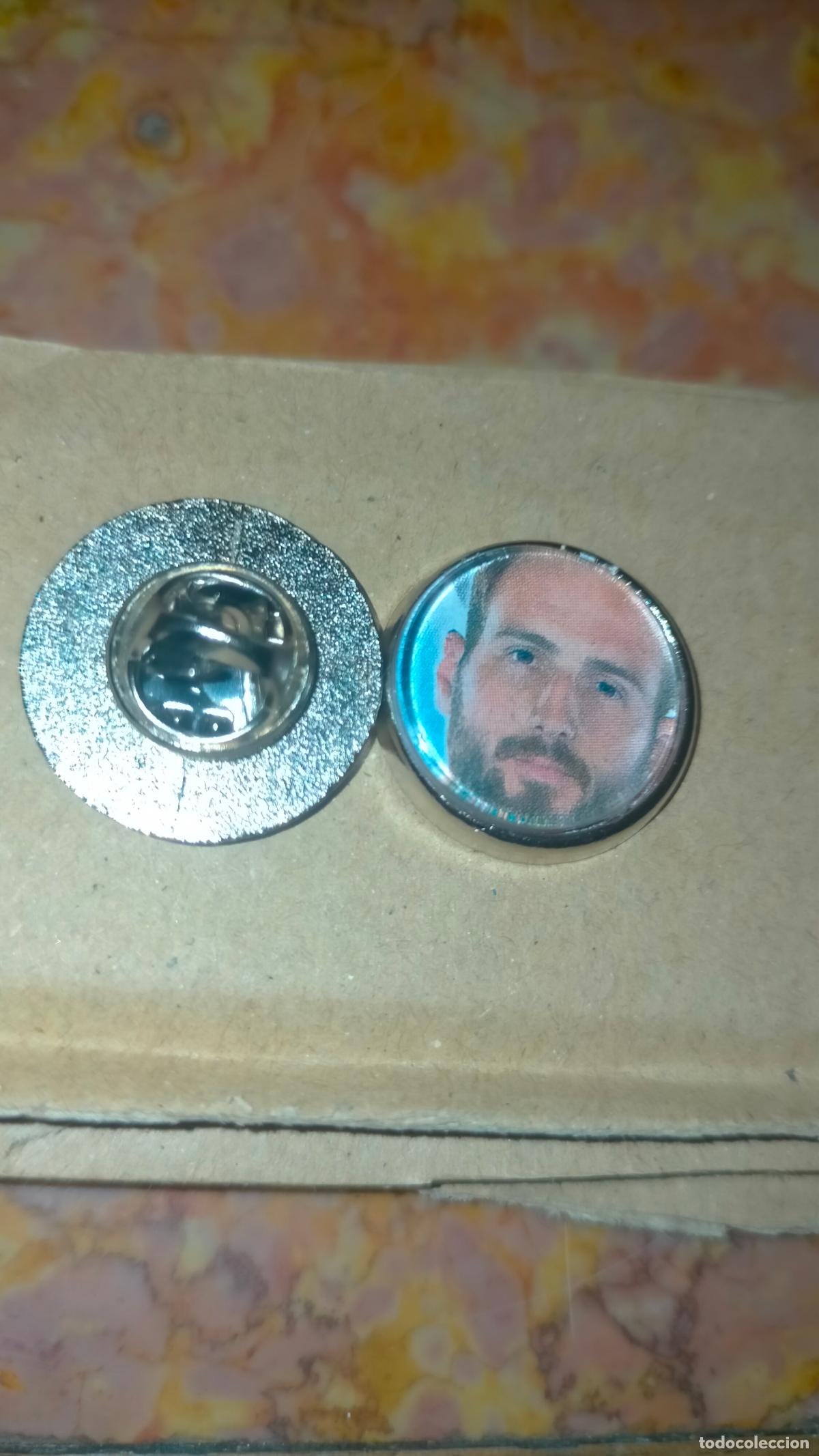 Pins de colecci&oacute;n: pin redondo metal - f&uacute;tbol equipo club Atl&eacute;tico de Madrid JUGADOR