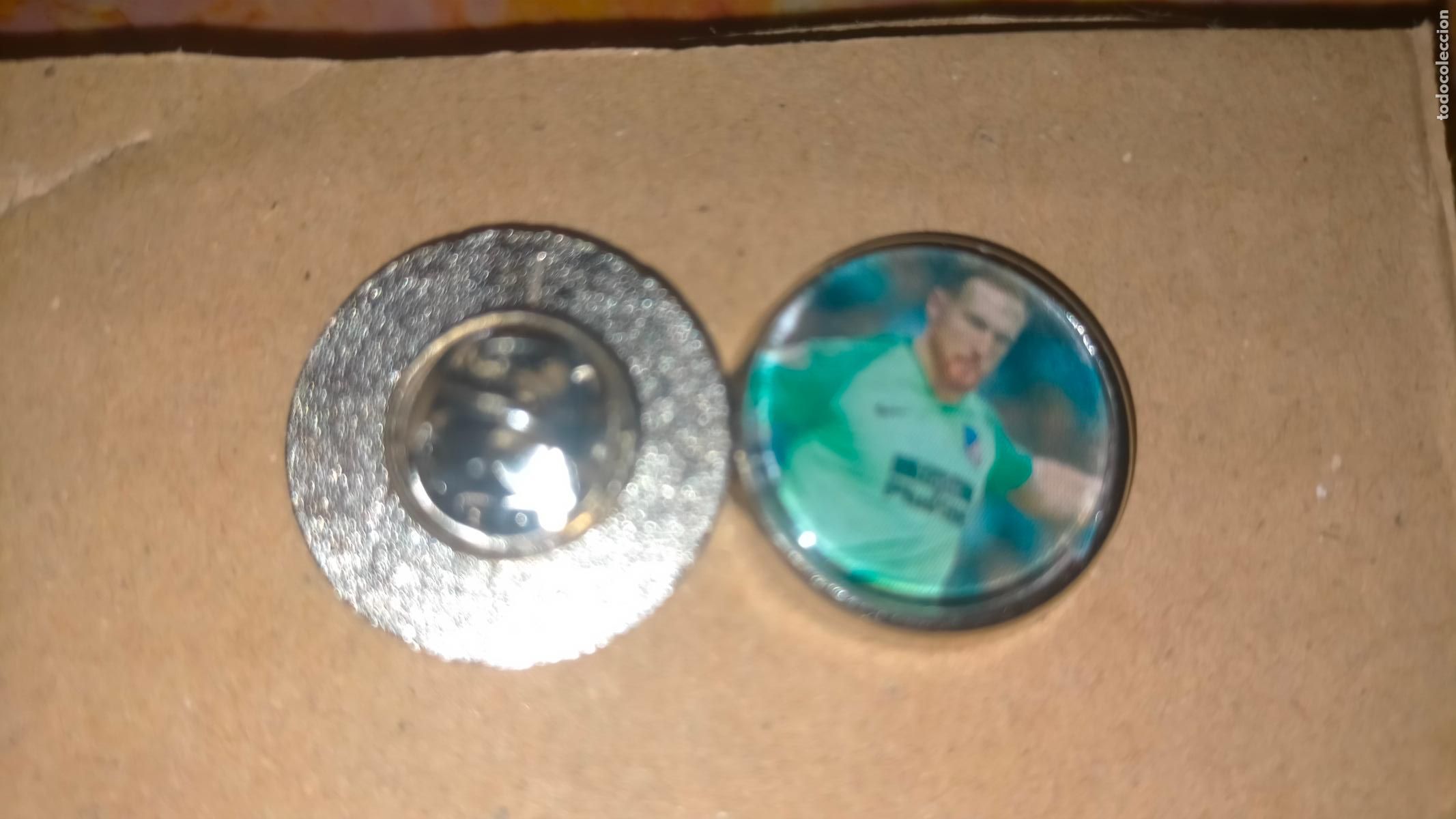 Sammlung von Pins: pin redondo metal - f&uacute;tbol equipo club Atl&eacute;tico de Madrid JUGADOR