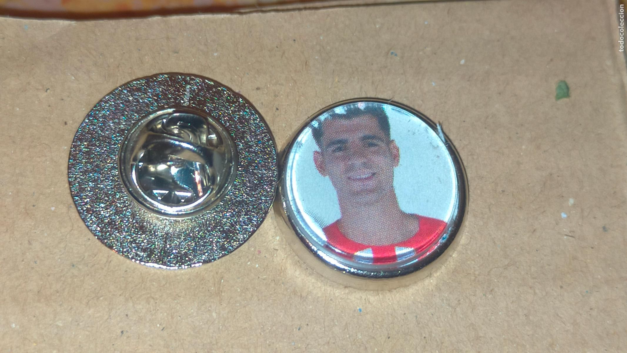 Pins e Spille di collezione: pin redondo metal - f&uacute;tbol equipo club Atl&eacute;tico de Madrid JUGADOR