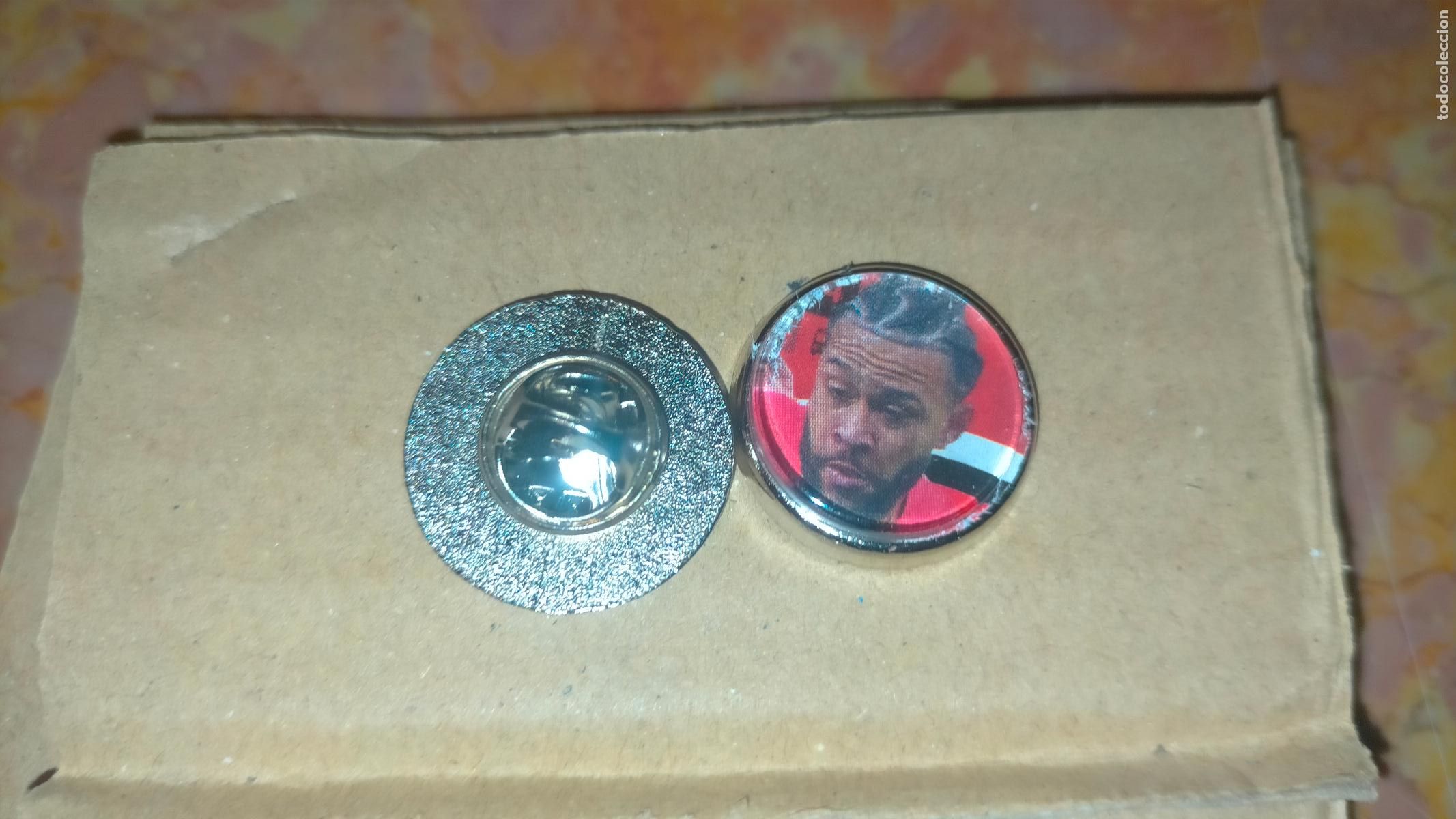 Pins de colecci&oacute;n: pin redondo metal - f&uacute;tbol equipo club Atl&eacute;tico de Madrid JUGADOR
