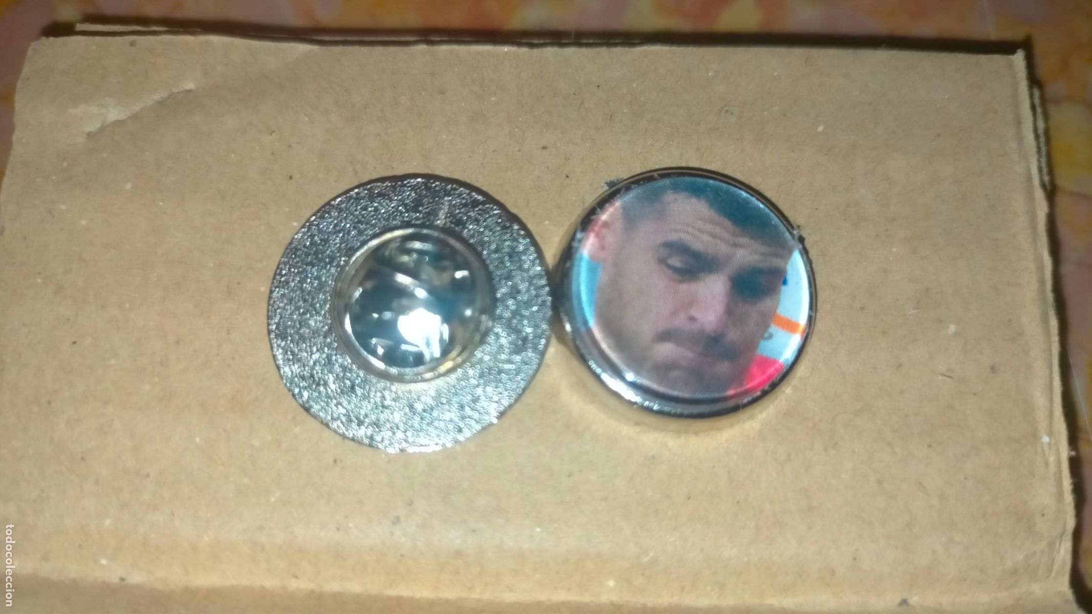 Pins e Spille di collezione: pin redondo metal - f&uacute;tbol equipo club Atl&eacute;tico de Madrid JUGADOR