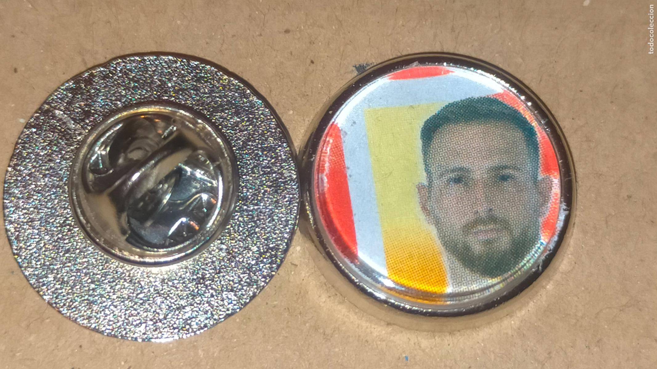 Pins de colecci&oacute;n: pin redondo metal - f&uacute;tbol equipo club Atl&eacute;tico de Madrid JUGADOR