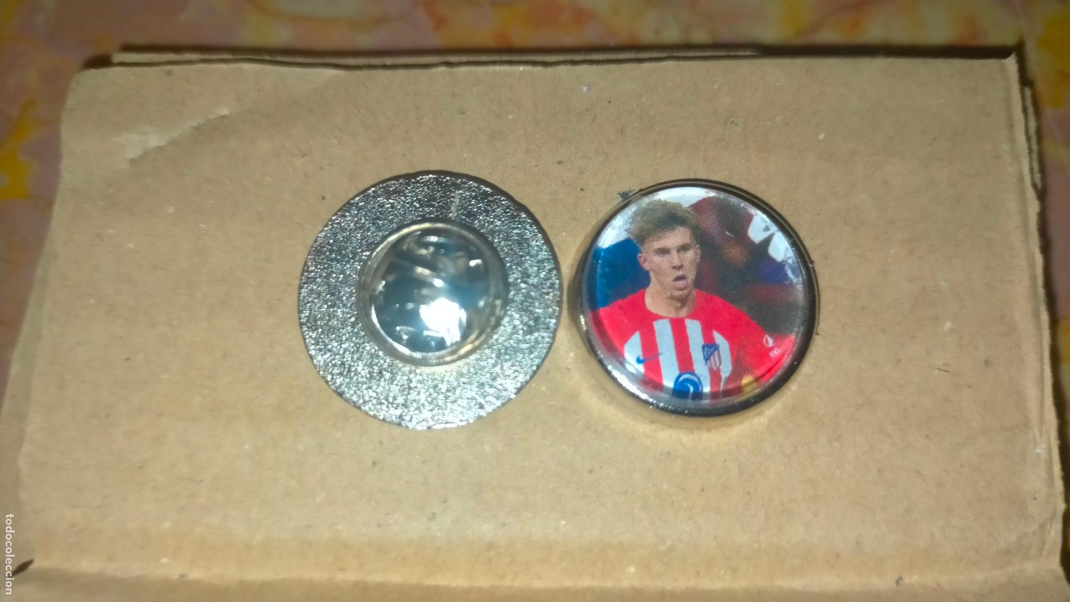 Collection pins: pin redondo metal - f&uacute;tbol equipo club Atl&eacute;tico de Madrid JUGADOR
