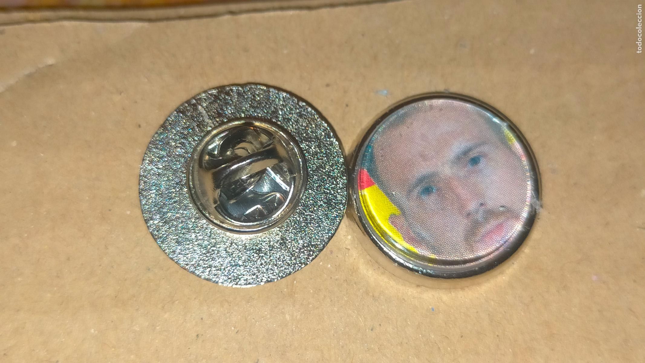 Pins e Spille di collezione: pin redondo metal - f&uacute;tbol equipo club Atl&eacute;tico de Madrid JUGADOR