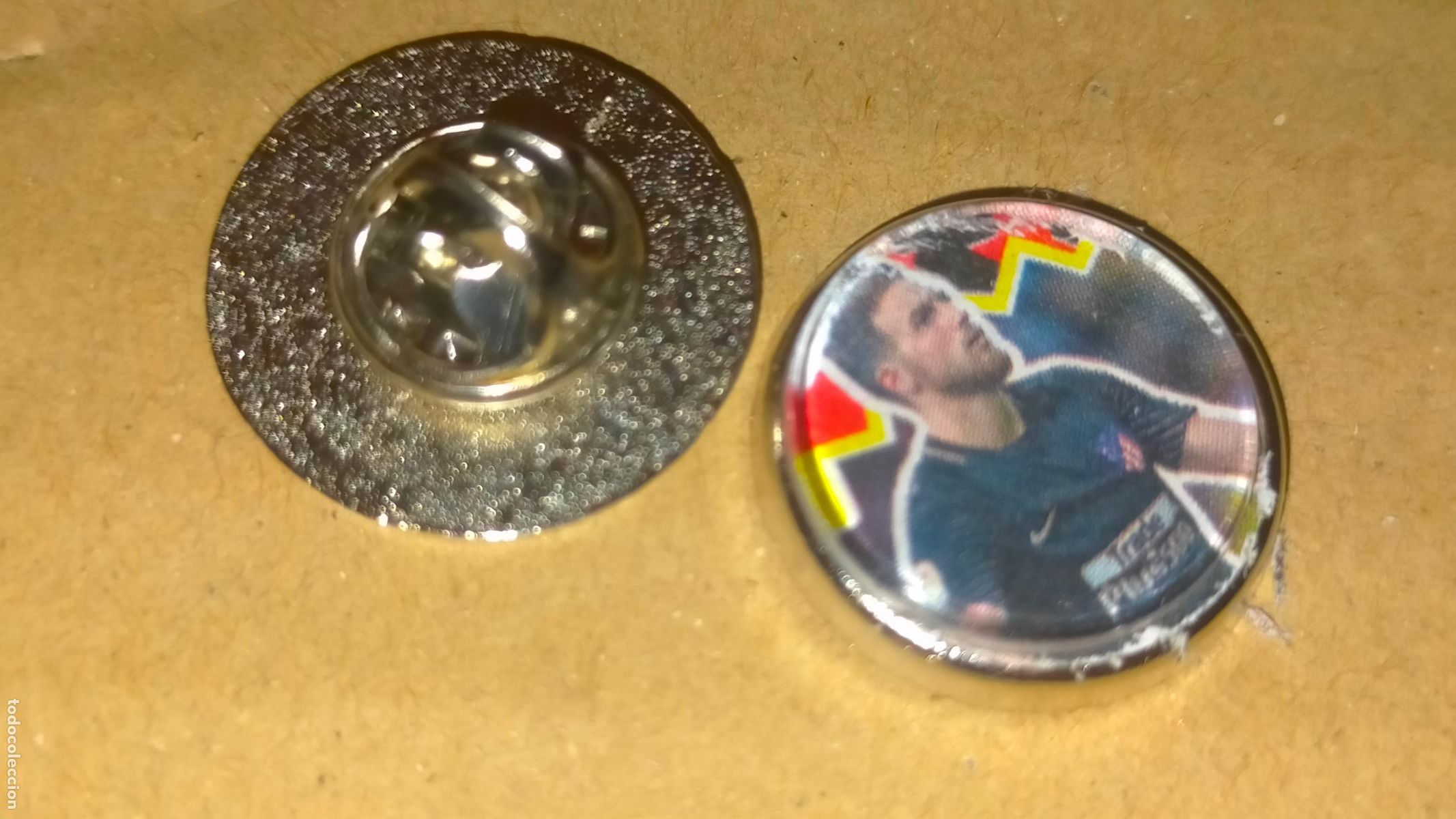 Pins e Spille di collezione: pin redondo metal - f&uacute;tbol equipo club Atl&eacute;tico de Madrid JUGADOR