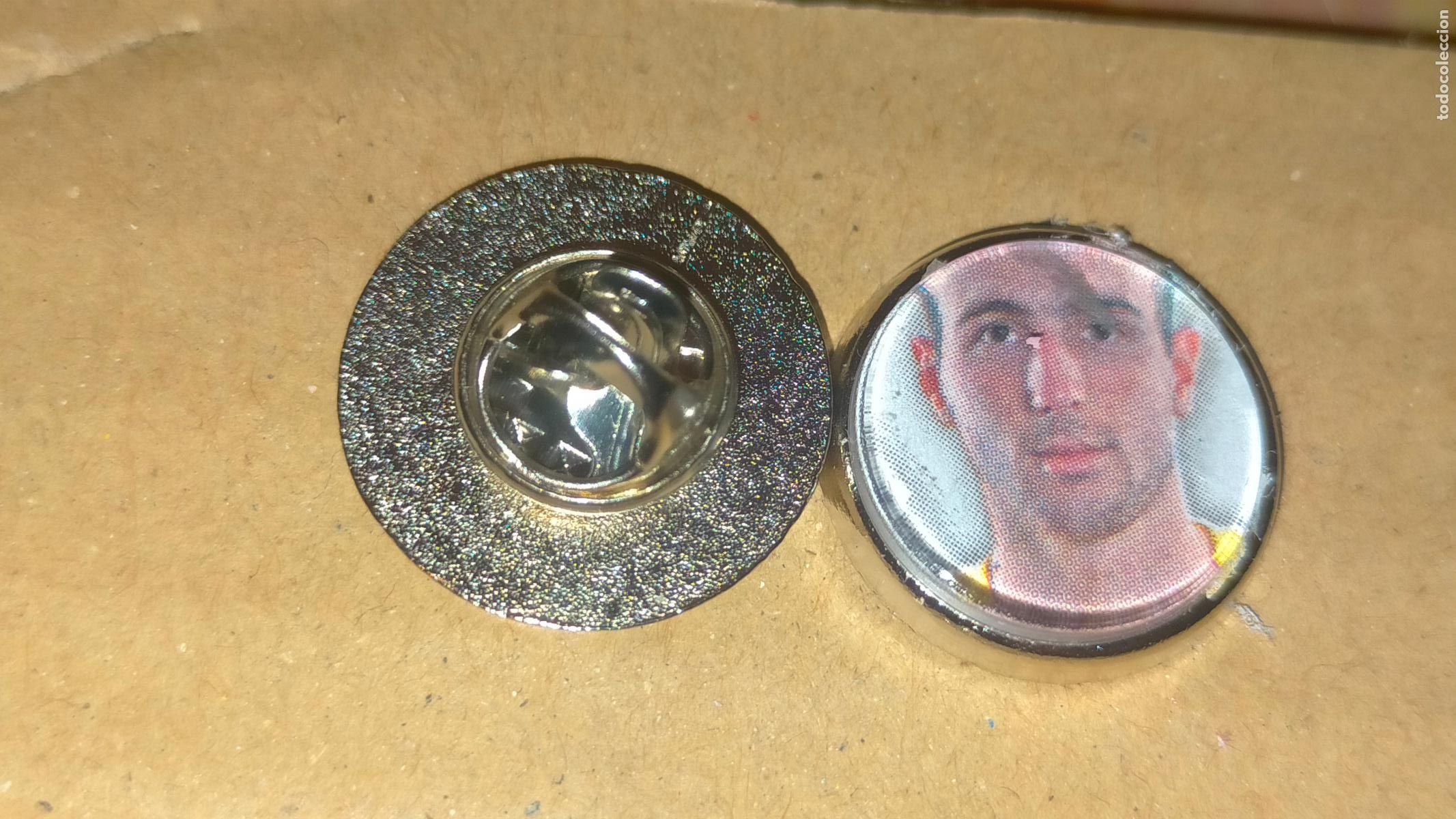 Collection pins: pin redondo metal - f&uacute;tbol equipo club Atl&eacute;tico de Madrid JUGADOR