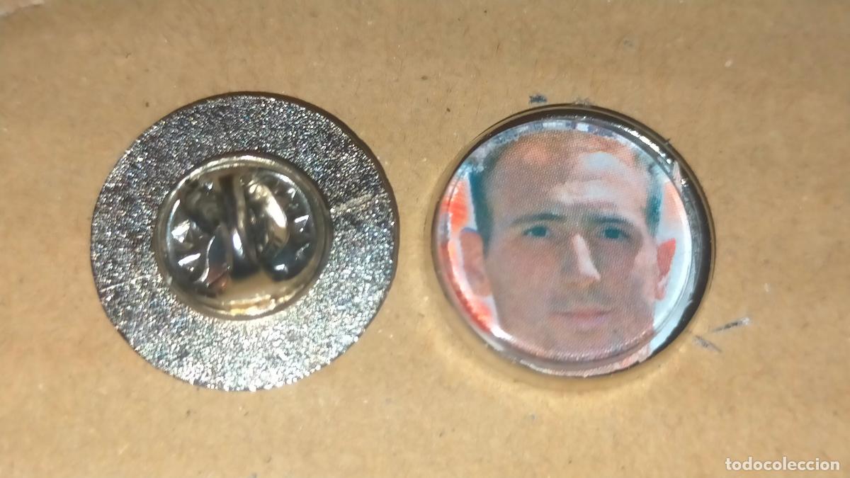 Pins de colecci&oacute;n: pin redondo metal - f&uacute;tbol equipo club Atl&eacute;tico de Madrid JUGADOR