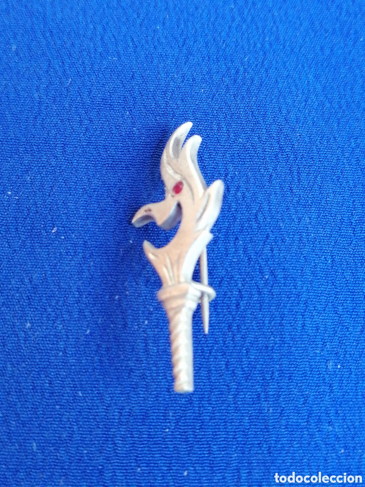 Sammlung von Pins: OLIMPIADAS DEL HUMOR FALLERO INSIGNIA DE ALFILER DE PLATA PIEDRA OJO ROJO DIF&Iacute;CIL DE CONSEGUIR