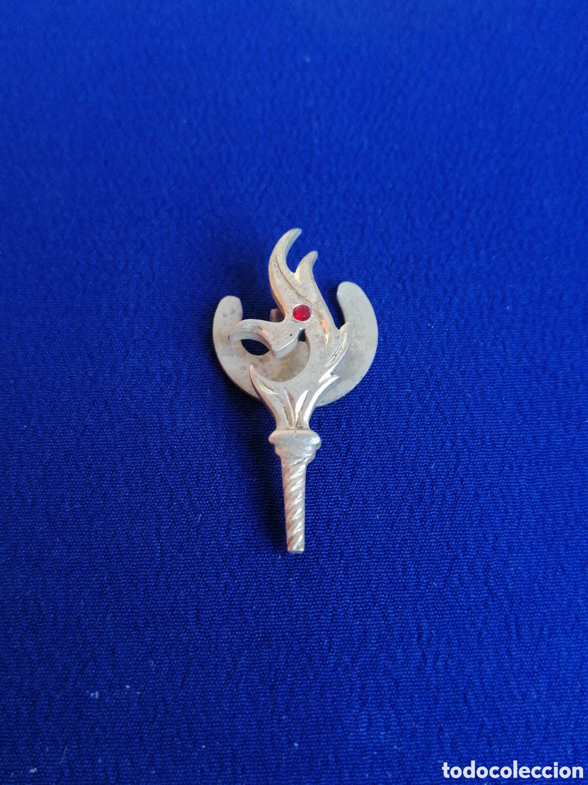 Sammlung von Pins: OLIMPIADAS DEL HUMOR FALLERO INSIGNIA DE OJAL DE PLATA PIEDRA OJO ROJO DIF&Iacute;CIL DE CONSEGUIR