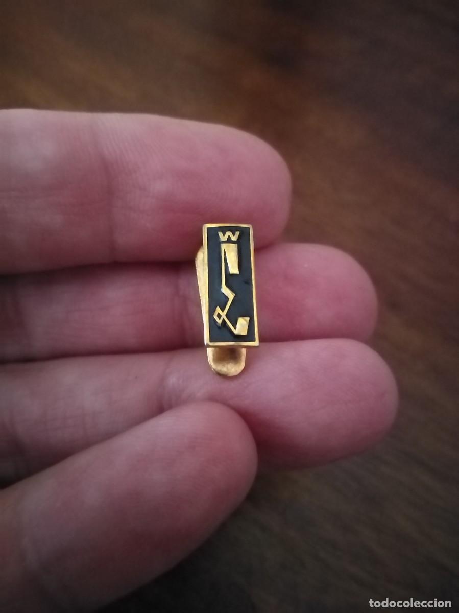 Pins de colecci&oacute;n: Curiosa insignia de Ojal. - Foto 3