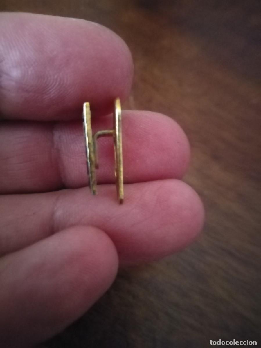 Pins de colecci&oacute;n: Curiosa insignia de Ojal. - Foto 4