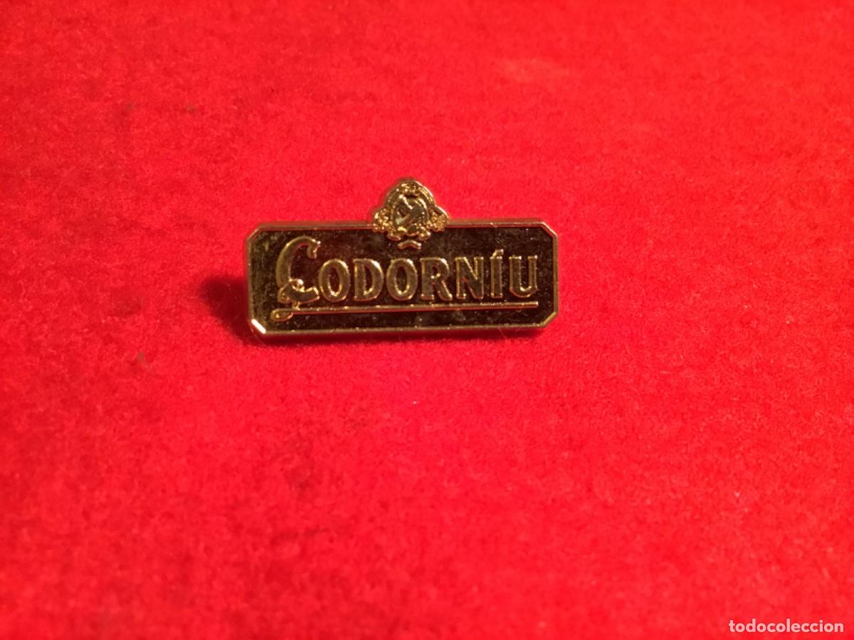 Pins de colecci&oacute;n: Pin codorniu Raro dorado - Foto 1