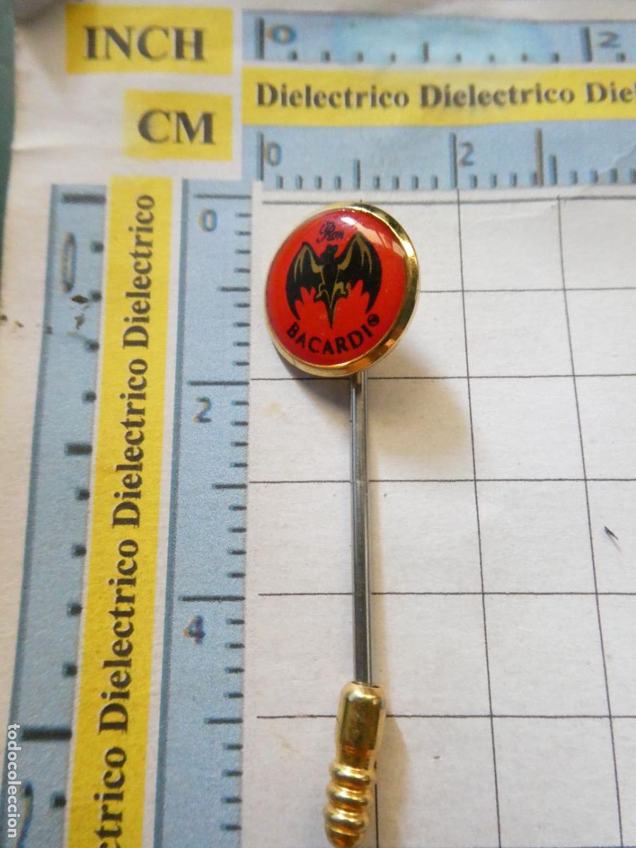 Pin's de collection: INSIGNIA BROCHE PUBLICIDAD BEBIDAS. BACARDI. NO PIN