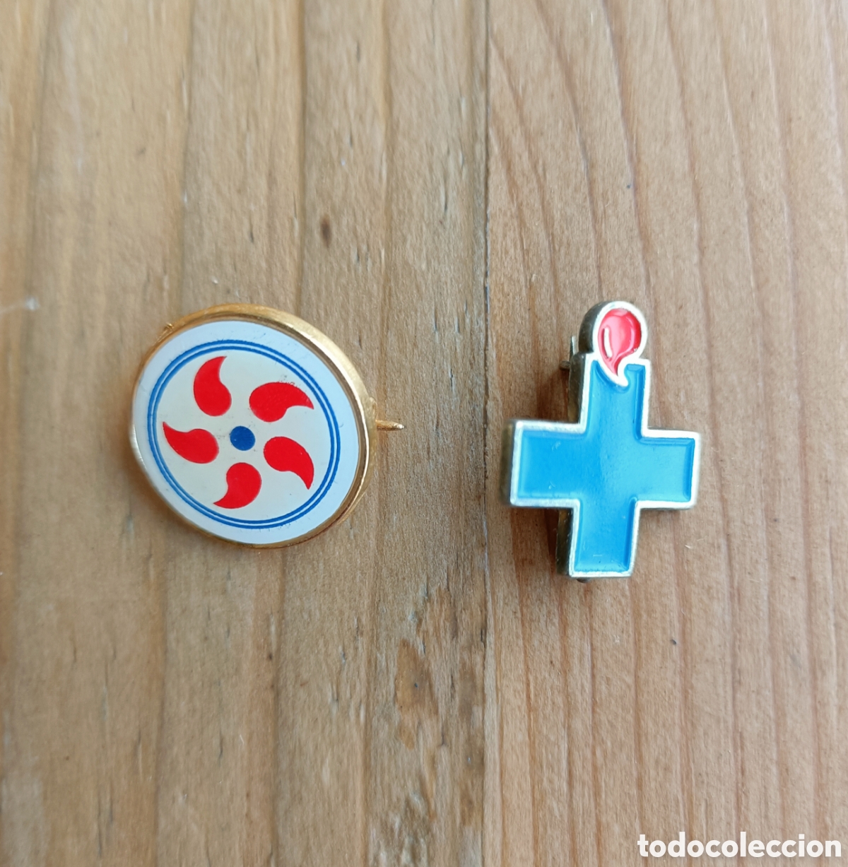 Pins de colecci&oacute;n: Lote 2 pines alfiler donantes sangre Cantabria VINTAGE a&ntilde;os 80