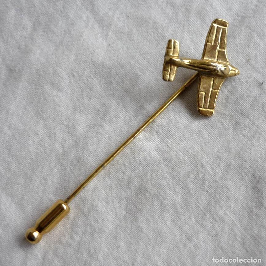 Pins de colecci&oacute;n: Alfiler en metal dorado avi&oacute;n