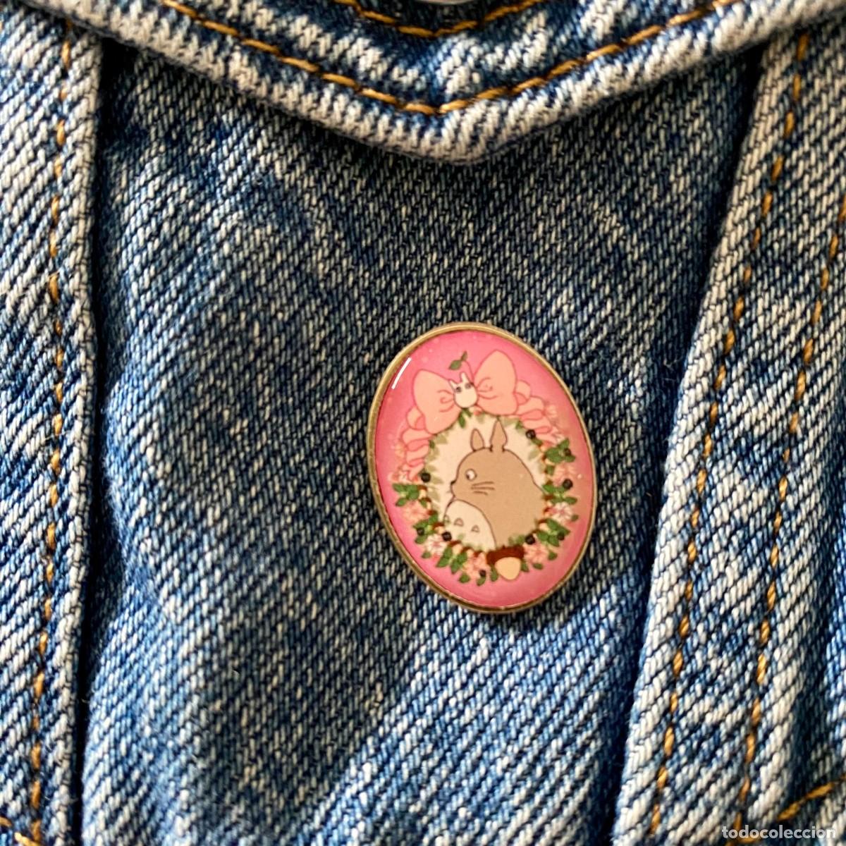 Pins de colecci&oacute;n: PIN METAL Y RESINA OVALADO 2.5X2 CENT&Iacute;METROS NUEVO Y SIN USO MI VECINO TOTORO STUDIO GHIBLI LAZO