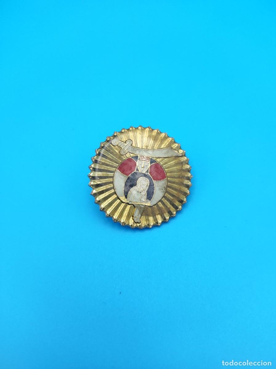 Pins de colecci&oacute;n: Pin curioso y ex&oacute;tico motivo oriental