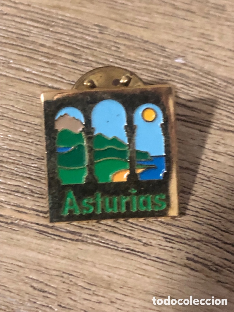 Collection pins: Antiguo pin Asturias, para&iacute;so natural (L8)