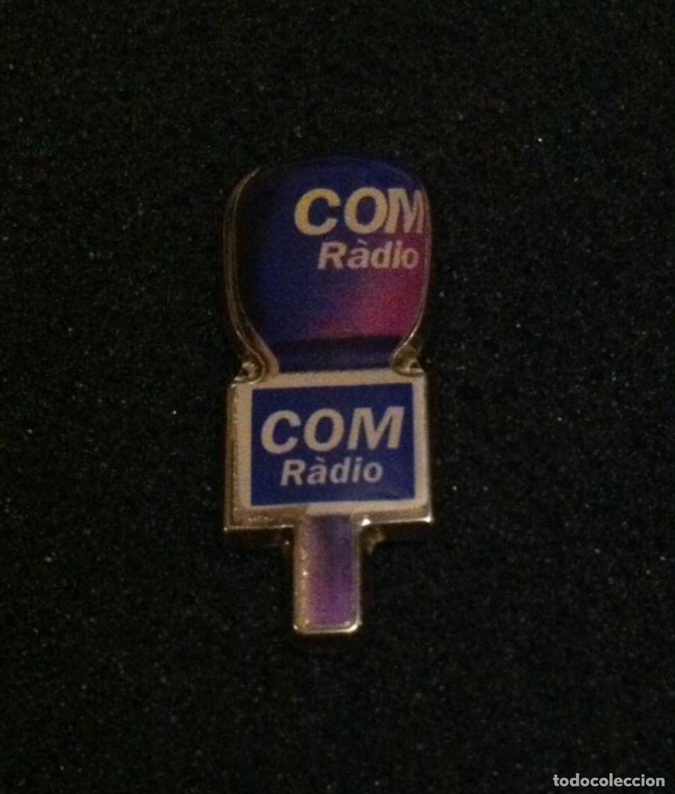 Pins de colecci&oacute;n: ANTIGUO PIN COM RADIO - Foto 1