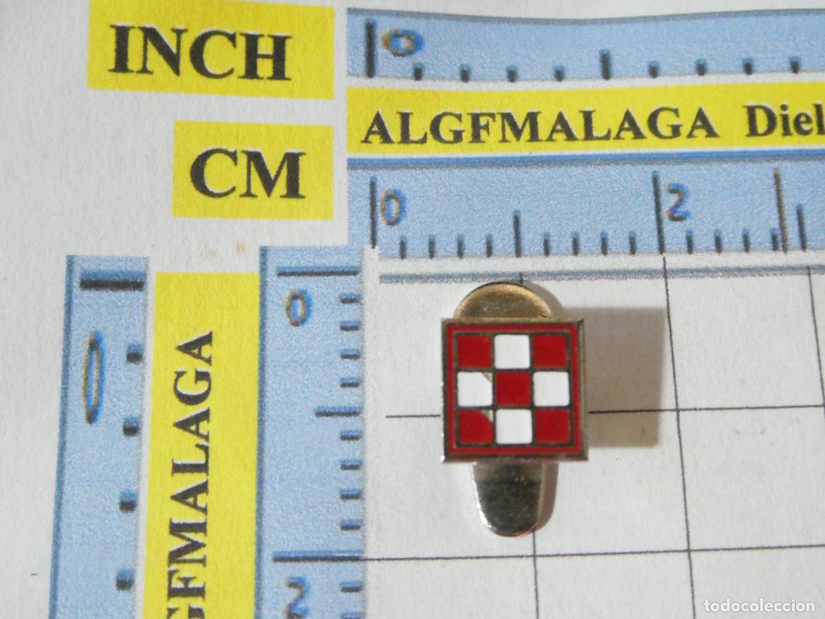 Pins de cole&ccedil;&atilde;o: INSIGNIA OJAL SOLAPA. AJEDREZADO BLANCO ROJO. CROACIA PURINA . NO PIN