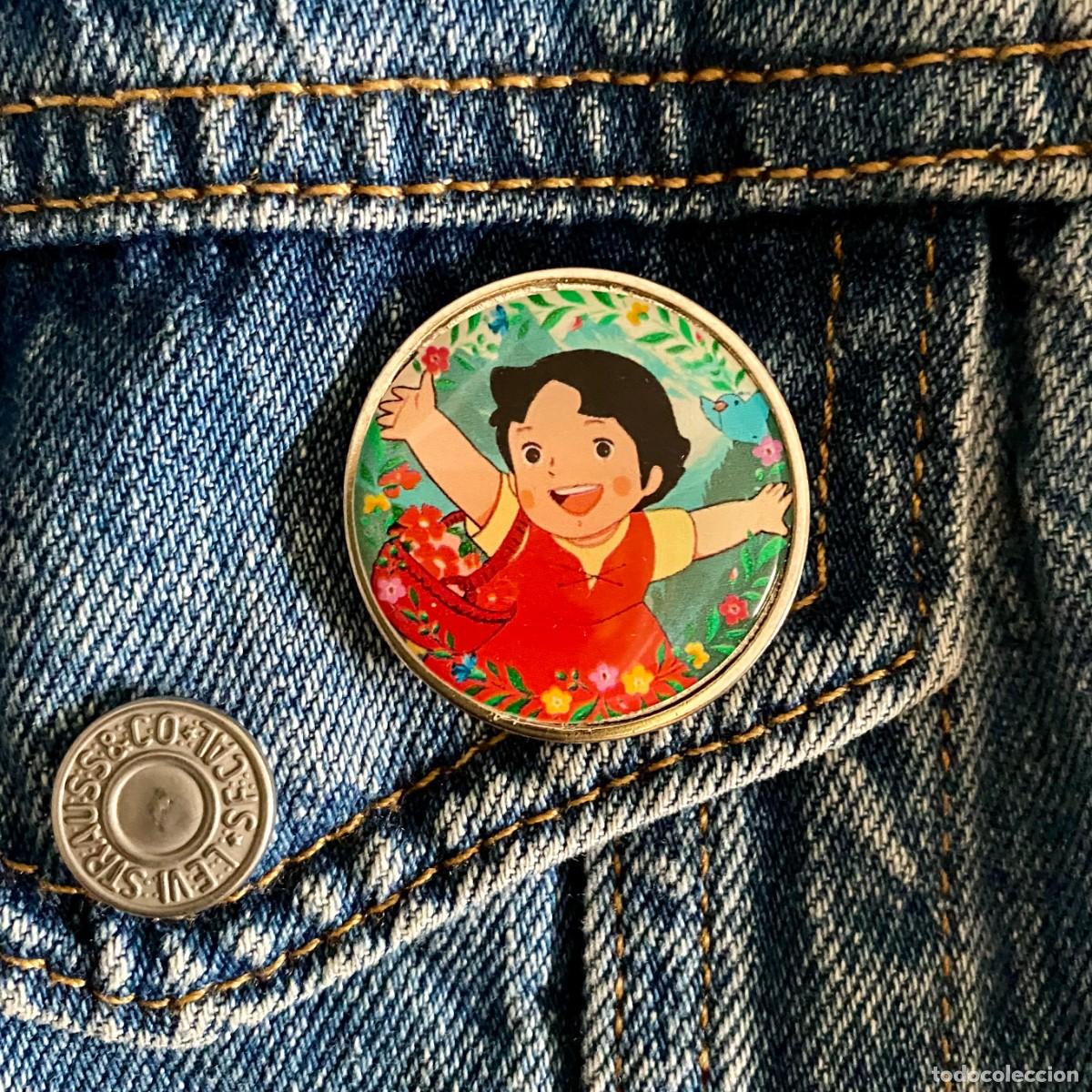 Pins de colecci&oacute;n: PIN METAL Y RESINA GRAN TAMA&Ntilde;O TIPO BROCHE 3.5 CMS. DIAMETRO HEIDI NUEVO Y SIN USO