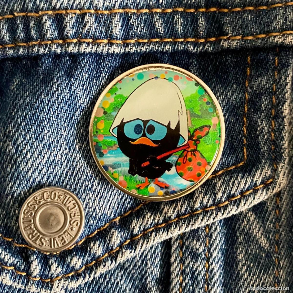 Sammlung von Pins: PIN METAL Y RESINA GRAN TAMA&Ntilde;O TIPO BROCHE 3.5 CMS. DIAMETRO CALIMERO NUEVO Y SIN USO