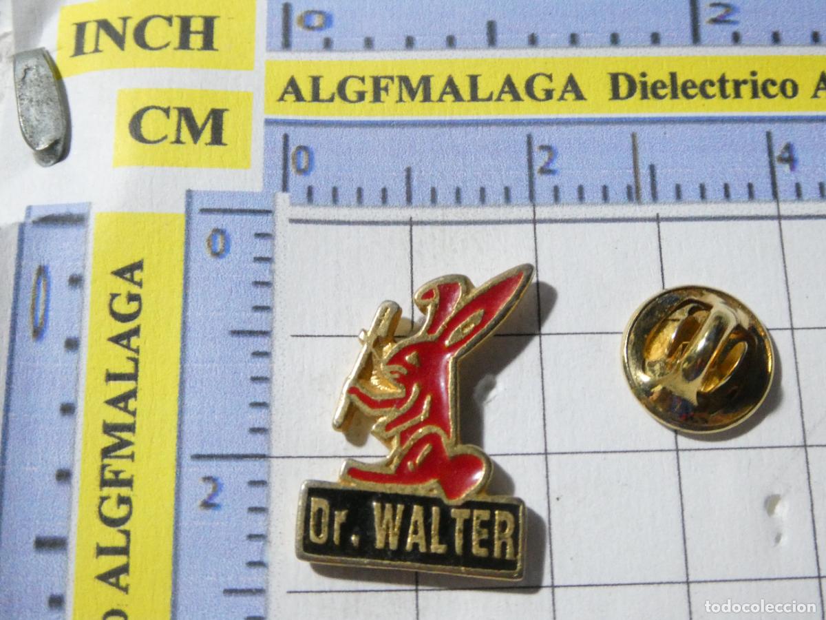 Pins e Spille di collezione: PIN PLUMAS DR WALTER CONEJO MASCOTA ESTIL&Oacute;GRAFICAS