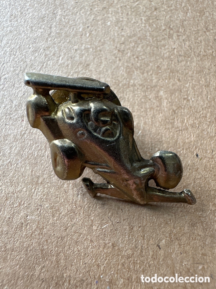 Pins de colecci&oacute;n: Pin dorado coche Formula 1 (L8)