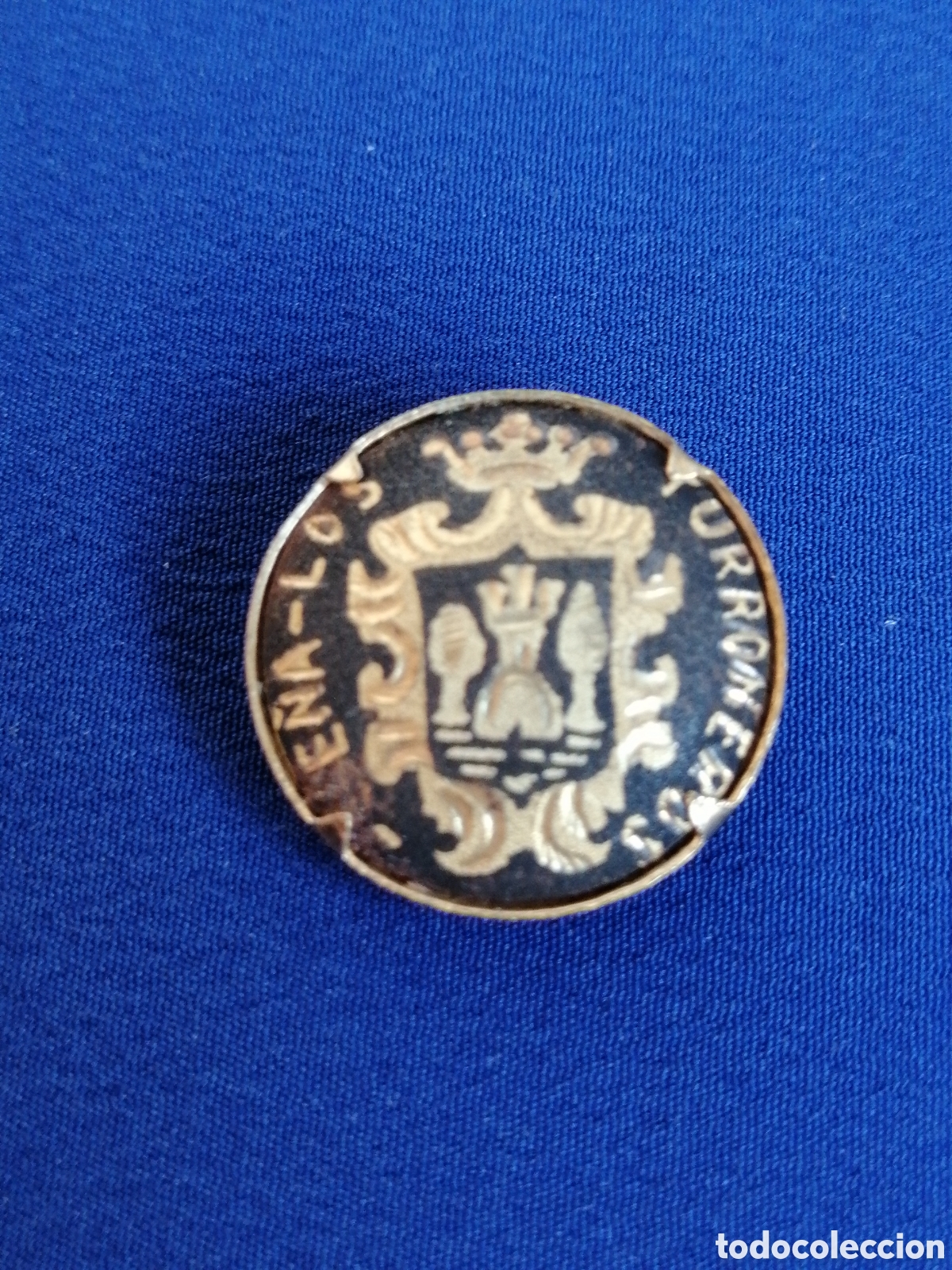 Pins e Spille di collezione: PE&Ntilde;A LOS TURRONEROS - ESCUDO HER&Aacute;LDICO INSIGNIA DE OJAL ANTIGUA