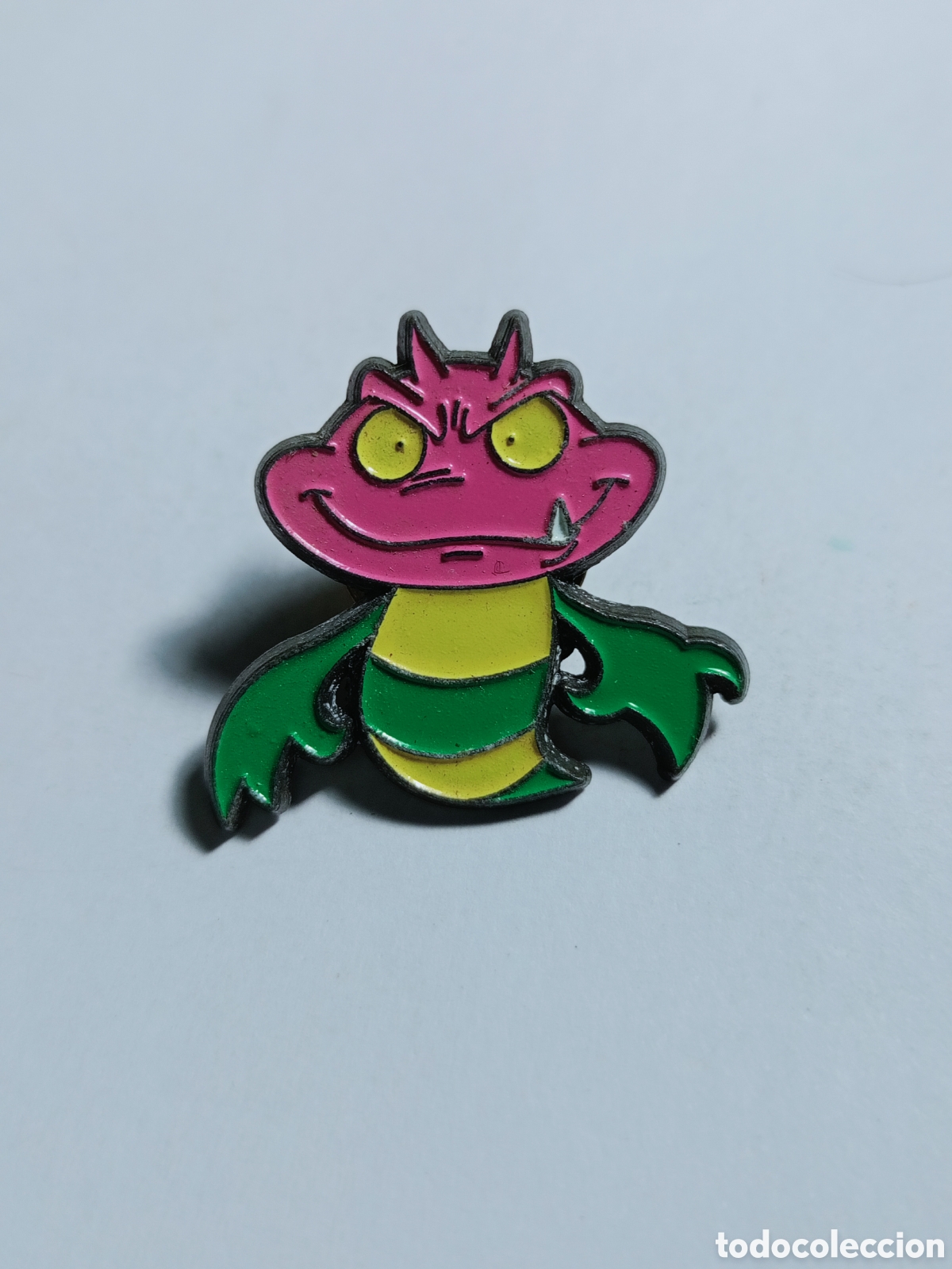 Pins de colecci&oacute;n: Pin serie de TV narigota germon