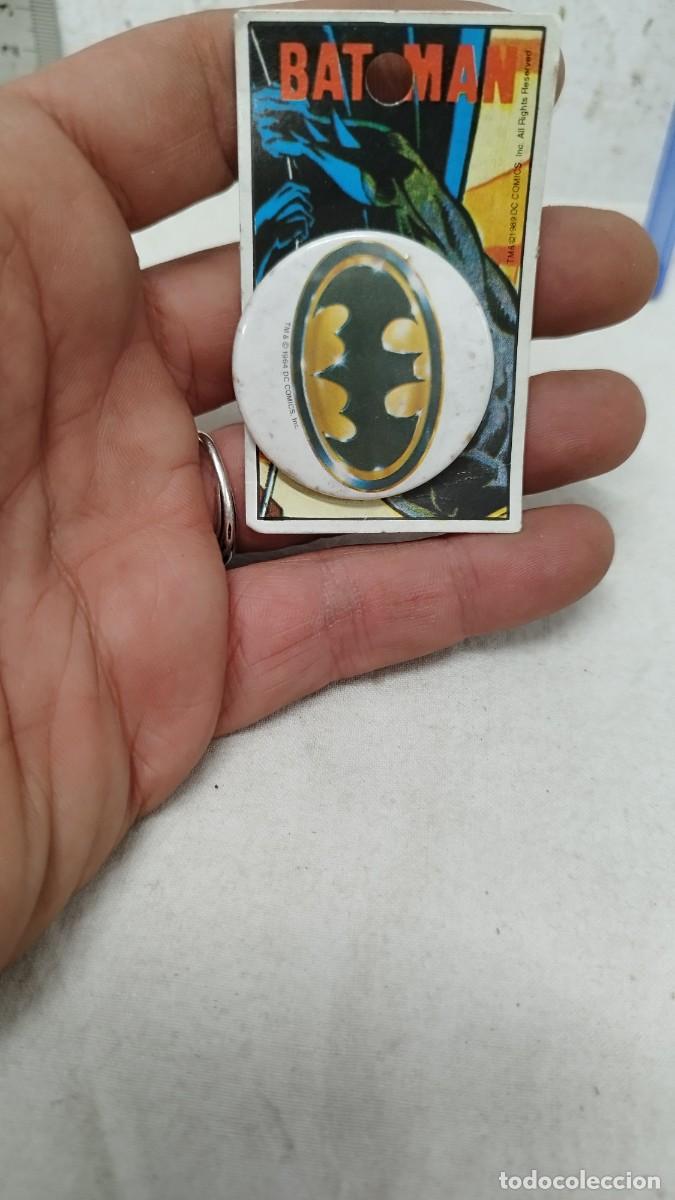 Pins de colecci&oacute;n: Antigua chapa de Batman logotipo,publicidad,cine,DC comics.Marcado 1989.En su bl&iacute;ster original.