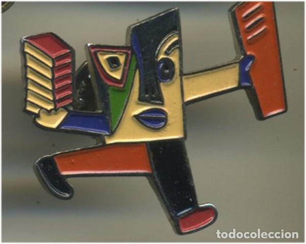 Pins de colecci&oacute;n: PIN LIBROPOLITANOS VENDEDOR DE LIBROS REALIZADOS POR MARISCAL PARA LA CAMPA&Ntilde;A LEE DEL C&Iacute;RCULO LECTOR