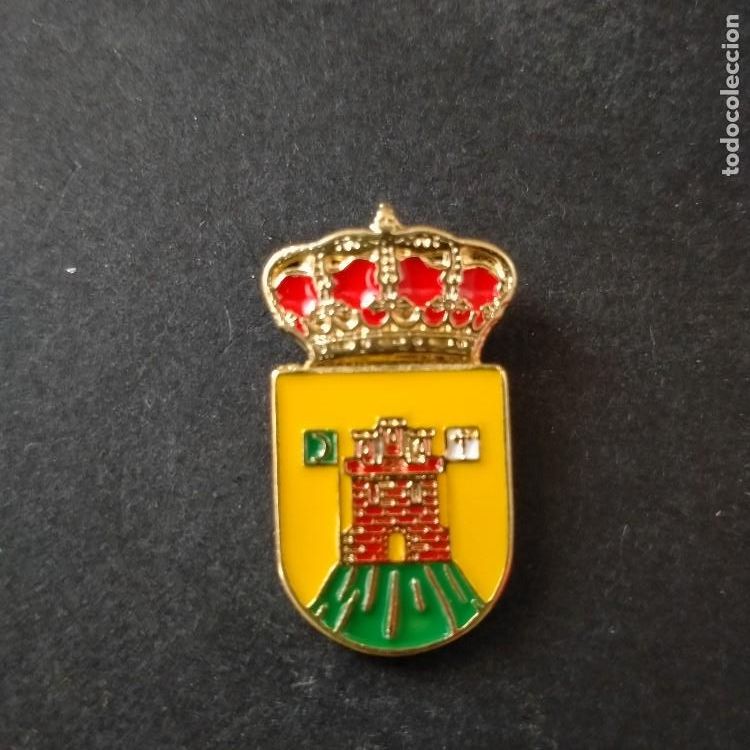 Pins de colecci&oacute;n: pin escudo Almedina (Ciudad Real)