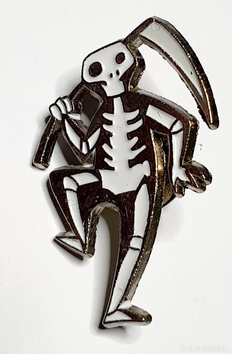 Pin's de collection: VERGES *** GIRONA *** DANZA DE L 'AMORT