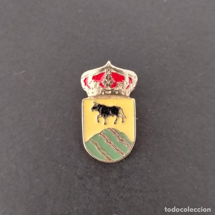 Pins de colecci&oacute;n: PIN ESCUDO MENASALBAS (TOLEDO)